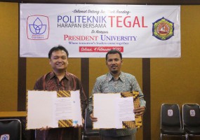 TI Poltek HB Lakukan MoA dengan President University